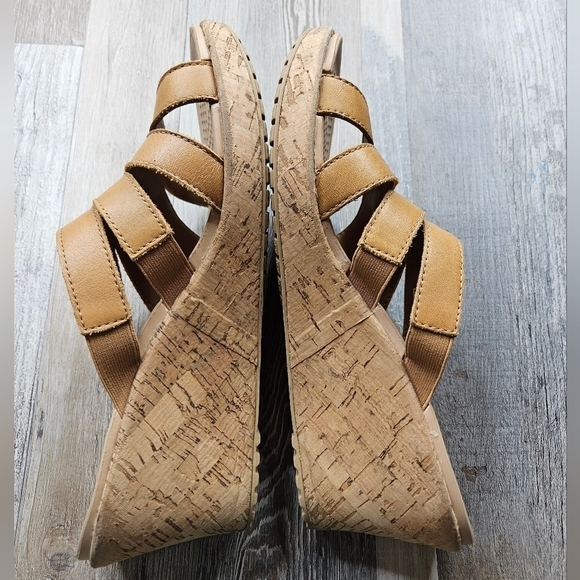 Crocs A-Leigh Leather Slide Sandal Tan/Cork Size 9 200414 - Picture 6 of 8